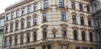 DŮM U TŘÍ KOHOUTŮ